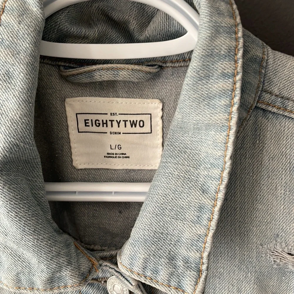 Distressed jean jacket - Picture 3 of 3